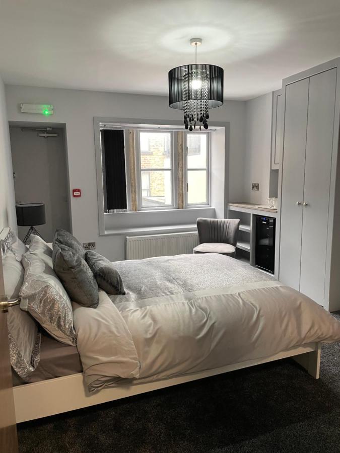 Plumbers Arms Hotel Huddersfield Bagian luar foto