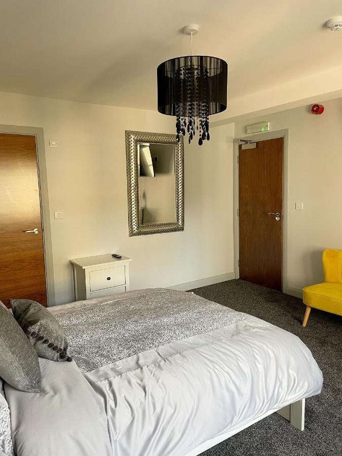 Plumbers Arms Hotel Huddersfield Bagian luar foto