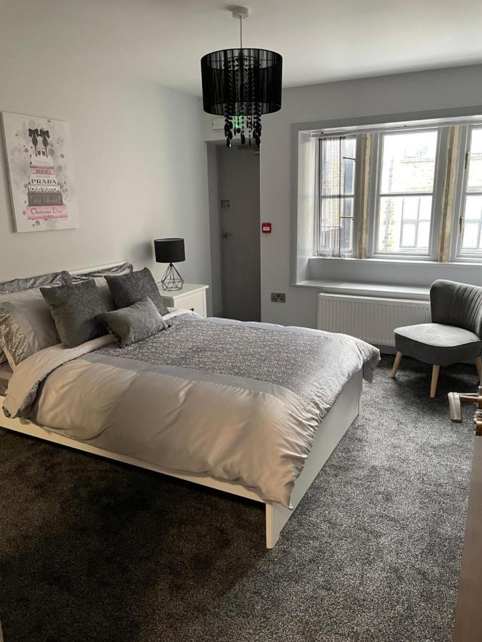 Plumbers Arms Hotel Huddersfield Bagian luar foto
