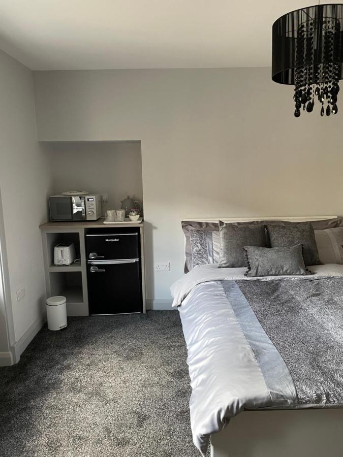 Plumbers Arms Hotel Huddersfield Bagian luar foto